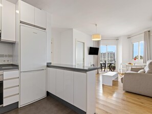 Fridge, microwave, oven, coffee/tea maker