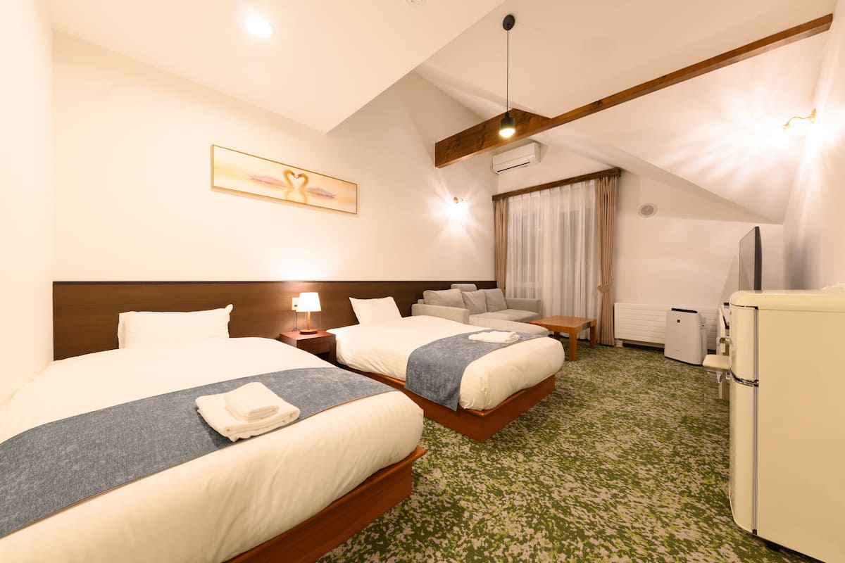 Deluxe Twin Room, Ocean View | 1 bedroom, desk, free WiFi, bed sheets