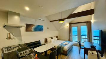 Desk, free WiFi, bed sheets