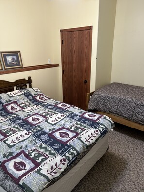 5 bedrooms, WiFi, bed sheets