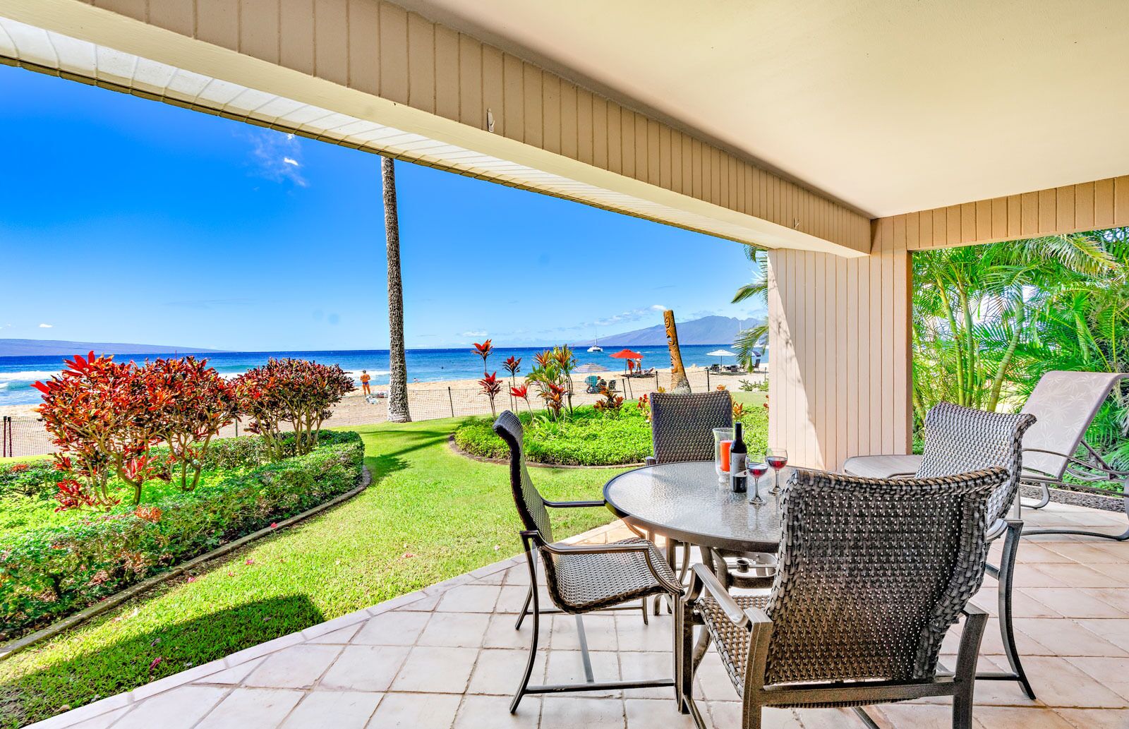 Maui Resort Rentals: Kaanapali Ali'i – Oceanfront Ground Floor + Yard Area, 4 Total Bedrooms+DEN, Sleeps 14