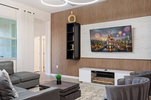 Smart-TV, Videospiele, Tischfußball