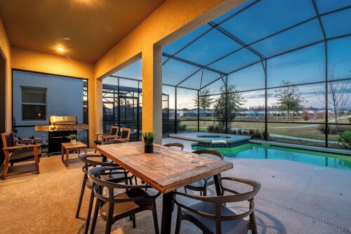 12-bedroom villa just 20 minutes drive to Walt Disney World, 9 min to Old Town