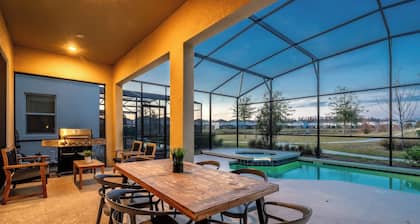 12-bedroom villa just 20 minutes drive to Walt Disney World, 9 min to Old Town