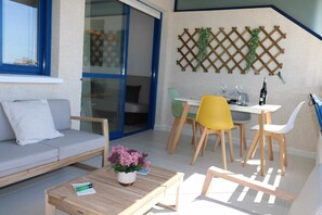 Outdoor dining - 37C TB fantastic views (Calp)
