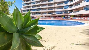 A multi-story hotel with a pool area, surrounded by greenery and a clear sky. - 37C TB fantastic views (Calp)