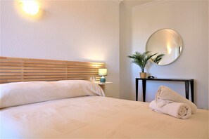 3 室のベッドルーム、アイロン / アイロン台、WiFi、ベッドシーツ