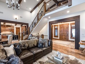 Smart TV, fireplace - SKI SEASON AVAILABILITY! Luxury Glenwild Estate with private hot tub! (Park City)