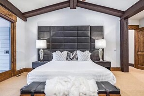 4 bedrooms, WiFi, bed sheets - SKI SEASON AVAILABILITY! Luxury Glenwild Estate with private hot tub! (Park City)