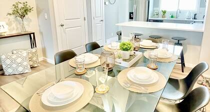 Luxury NEW Home |AC | FREE Parking | 8 min>Airport