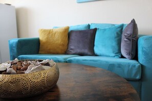 TV, stereo - Lovely 2-Bed Apartment in Sutton Coldfield (Sutton Coldfield)