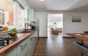 Réfrigérateur, four, plaque de cuisson, lave-vaisselle