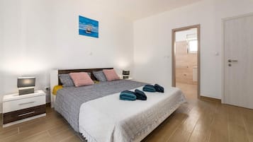 4 bedrooms, iron/ironing board, travel crib, free WiFi