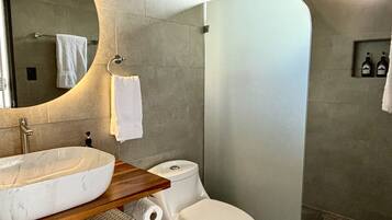 Superior Room, Mountain View | Bathroom | Shower, rainfall showerhead, hair dryer, towels
