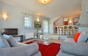TV, fireplace, ping pong - Awesome home in Porec with sauna (Porec)