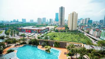 2 outdoor pools