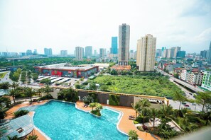 2 outdoor pools