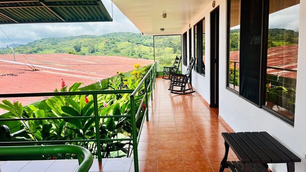 Living area - Hostal Nuevo Arenal  (Arenal)