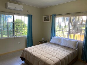 3 habitaciones, caja de seguridad en la habitación y escritorio 