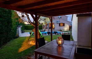 Outdoor dining - Beautiful home in Porec (Porec)