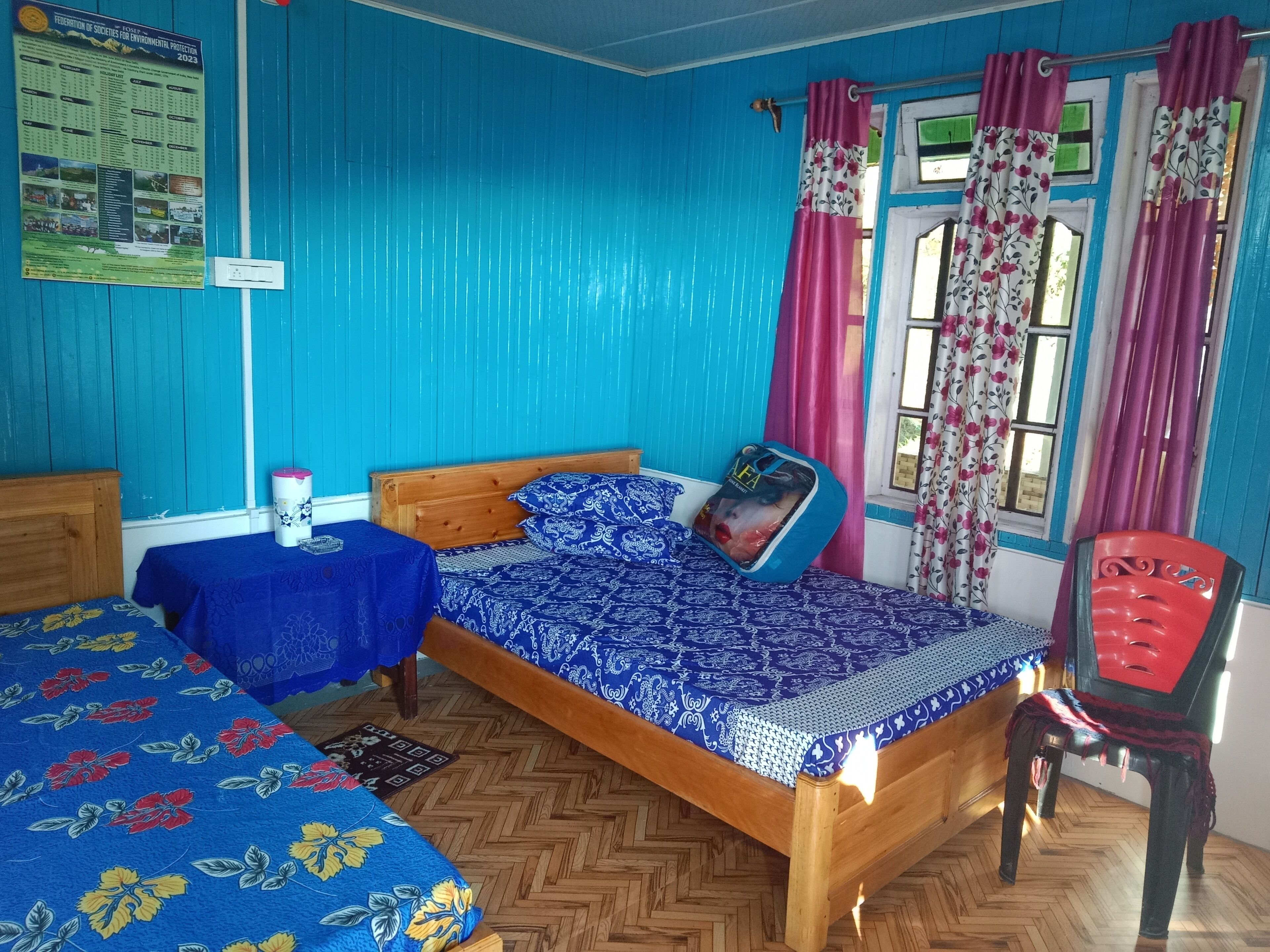 4 bedrooms, iron/ironing board, bed sheets