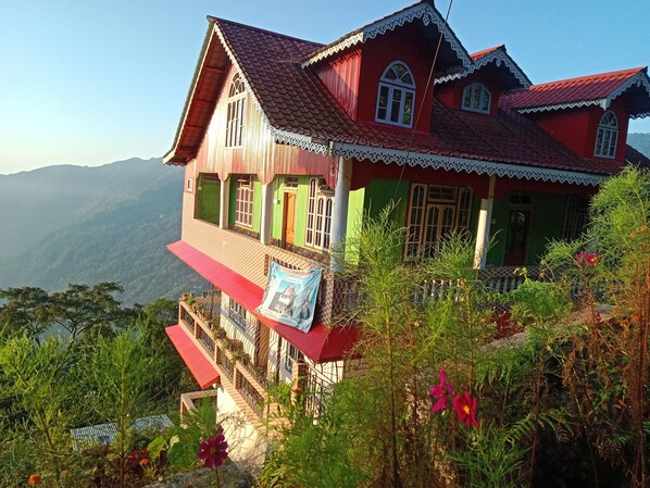 Exterior - Mungpoo Jupiter Homestay (Darjeeling, West Bengal, India)