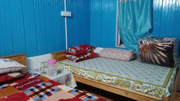 4 bedrooms, iron/ironing board, bed sheets