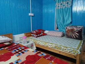4 bedrooms, iron/ironing board, bed sheets - Mungpoo Jupiter Homestay (Darjeeling, West Bengal, India)