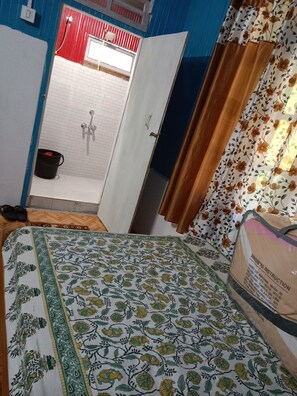 4 Schlafzimmer, Bügeleisen/Bügelbrett, Bettwäsche