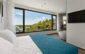 4 bedrooms, iron/ironing board, travel cot, free WiFi