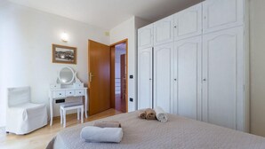 3 bedrooms, iron/ironing board, travel cot, free WiFi - 3 bedroom lovely home in Porec (Porec)