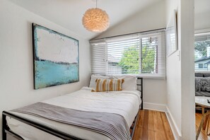 1 bedroom, iron/ironing board, free WiFi - Sophies Cottage (Colorado Springs)