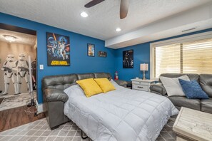 5 habitaciones, escritorio y tabla de planchar con plancha 