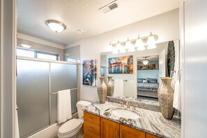 Jetted bath, hair dryer, towels, soap - Spacious Family Fun Game Home Near Downtown SLC! (Salt Lake City)