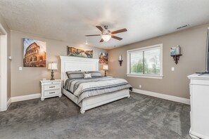 5 bedrooms, desk, iron/ironing board, travel cot