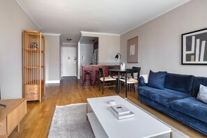 TV, stereo - Nice UWS 1BR w/ Gym & Doorman, nr Central Park, by Blueground (New York)