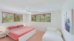 4 bedrooms, WiFi, bed sheets - Villa Luna - Pet Friendly Retreat (Avoca Beach)