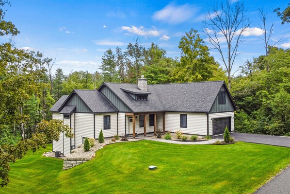 Exterior - 2 Miles to the Lake - Million Dollar Beach (Lake George)