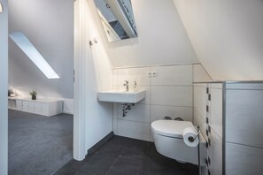 Shower, free toiletries, hair dryer, towels - Apartment 'Malerviertel' with Wi-Fi (Braunschweig)