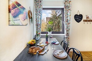 Dining - Holiday Apartment "Kirchheim" with Private Terrace, Private Garden and Wi-Fi (Kirchheim)
