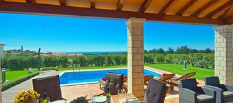 Stunning home in Visnjan with WiFi