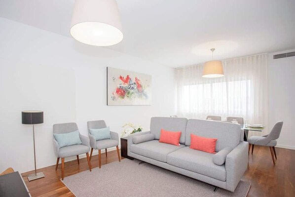 Unclassified image, 1 of 44, button