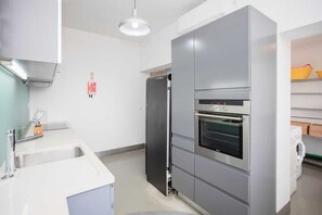 Unclassified image, 5 of 44, button