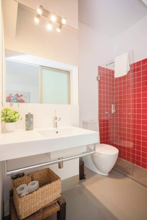 Unclassified image, 4 of 44, button