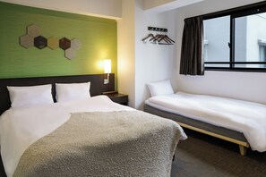 Phòng 3 tiện nghi đơn giản, 1 giường đôi và sofa giường, quang cảnh thành phố | Bộ đồ giường kháng dị ứng, chăn bông, két bảo mật tại phòng, bàn 