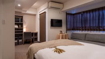 Comfort Triple Room, 1 Double Bed with Sofa bed, Park View | Hypo-allergenic bedding, down comforters, in-room safe, desk