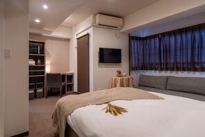 Comfort Triple Room, 1 Double Bed with Sofa bed, Park View | Hypo-allergenic bedding, down duvets, in-room safe, desk - INA HOUSE GION (Kyoto)