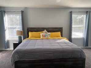 4 bedrooms, iron/ironing board, travel cot, WiFi - Spacious 4BD 3.5BR Home 10 minutes from all Disney attractions (Davenport)