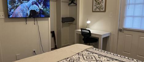 1 camera, una scrivania, ferro/asse da stiro, Wi-Fi gratuito