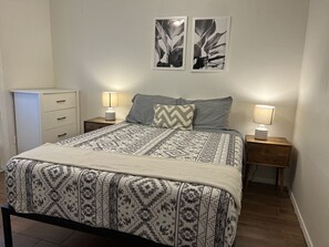 1 habitación, escritorio, tabla de planchar con plancha y wifi gratis